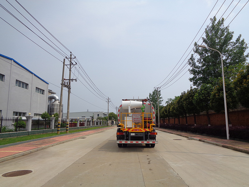 XZL5167GPS6型綠化噴灑車