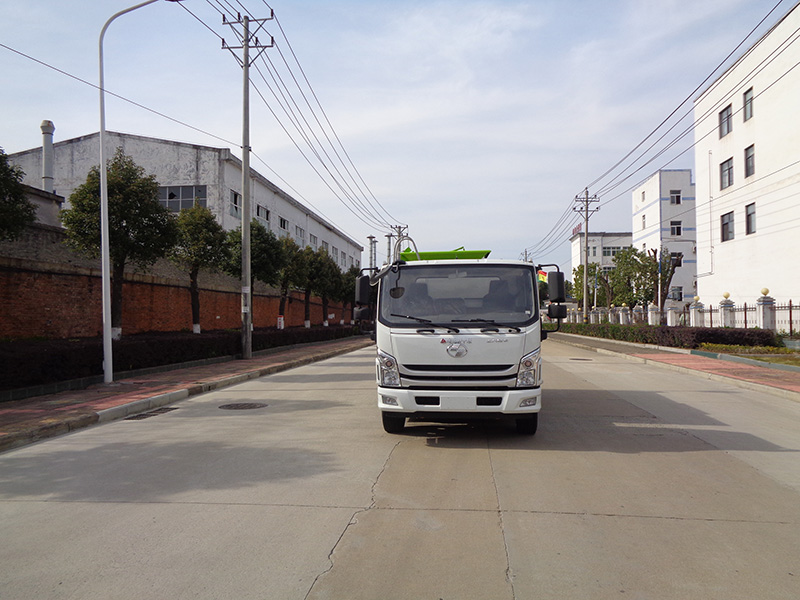 XZL5125ZZZBEV型純電動(dòng)自裝卸式垃圾車